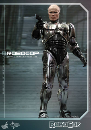 Illustration for article titled Dead Or Alive, These Robocop Figures Are Coming With Me